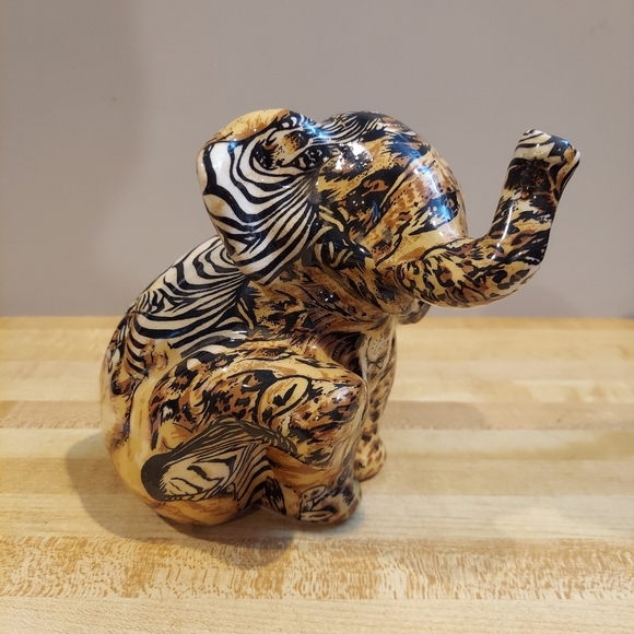 VINTAGE LA VIE HAND-PAINTED SAFARI PATCHWORK CERAMIC BABY ELEPHANT SITTING 6" - Picture 4 of 8